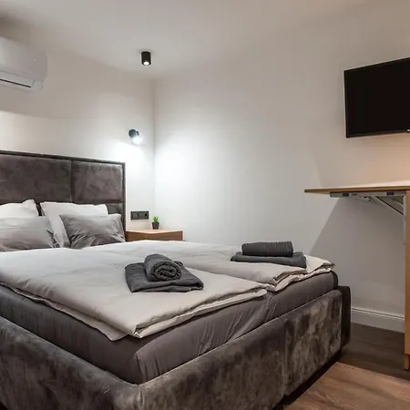 Downtown Luxury By Stlcz With 2 Bathrooms Lejlighed